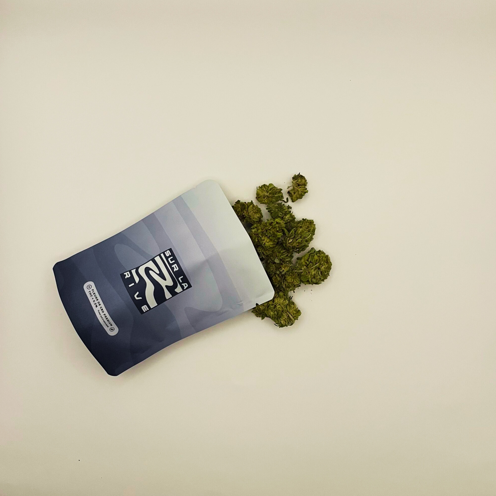 Fleur CBD - profondeur - équilibre - éveil - premium — vert nature, parfumée, sans branche
— Sur La Rive France